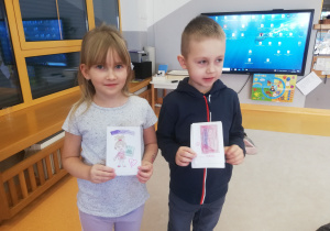 Emilka i Piotruś prezentują książeczki